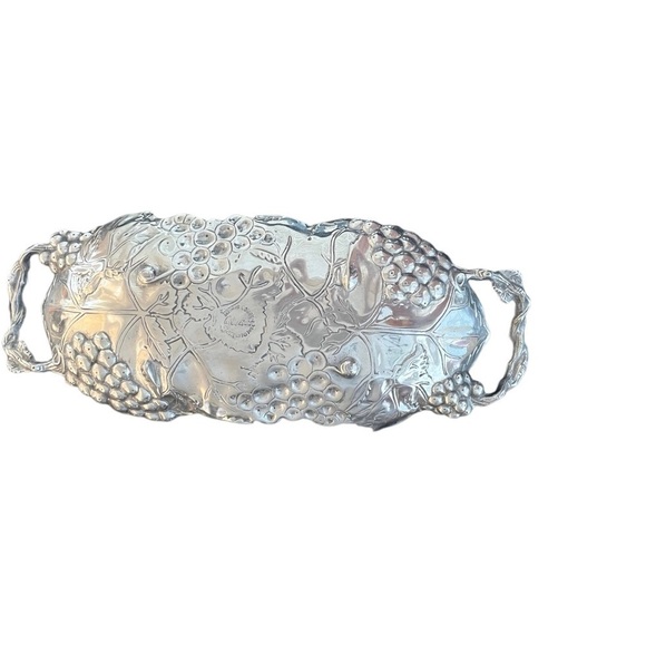 ARTHUR Court 2004 Grape Leaf Handled Platter - Picture 2 of 3